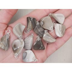  Tűzkő medál véletlenszerűen