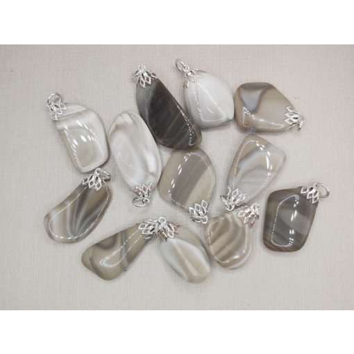  Tűzkő medál véletlenszerűen