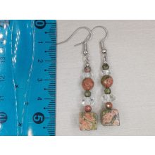 Unakit formadíszített füli