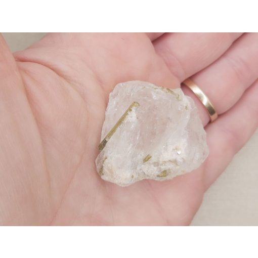 Verdelit zöld turmalin nyers ásvány