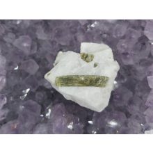 Verdelit zöld turmalin nyers ásvány