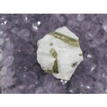 Verdelit zöld turmalin nyers ásvány