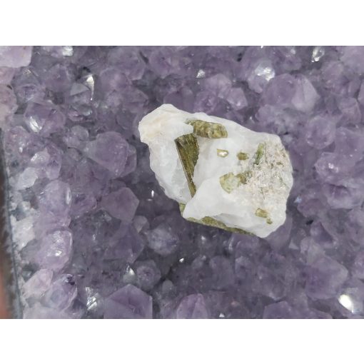 Verdelit zöld turmalin nyers ásvány