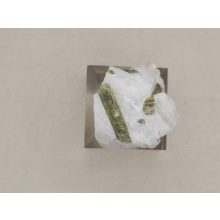 Verdelit zöld turmalin nyers ásvány