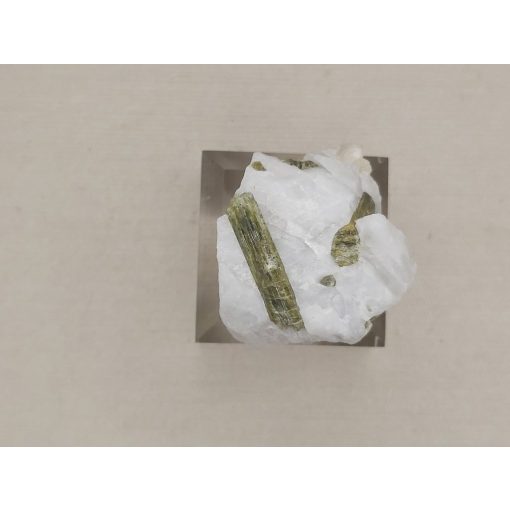 Verdelit zöld turmalin nyers ásvány