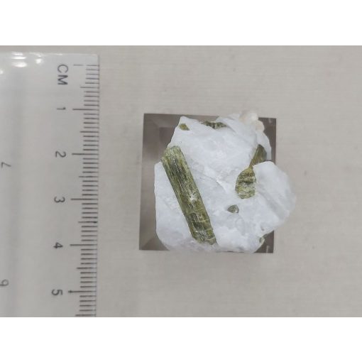 Verdelit zöld turmalin nyers ásvány