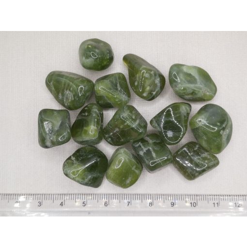 Vezuvianit marokkő véletlenszerűen