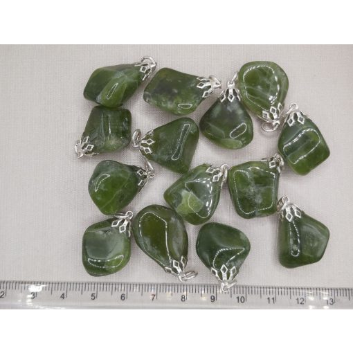 Vezuvianit medál véletlenszerűen